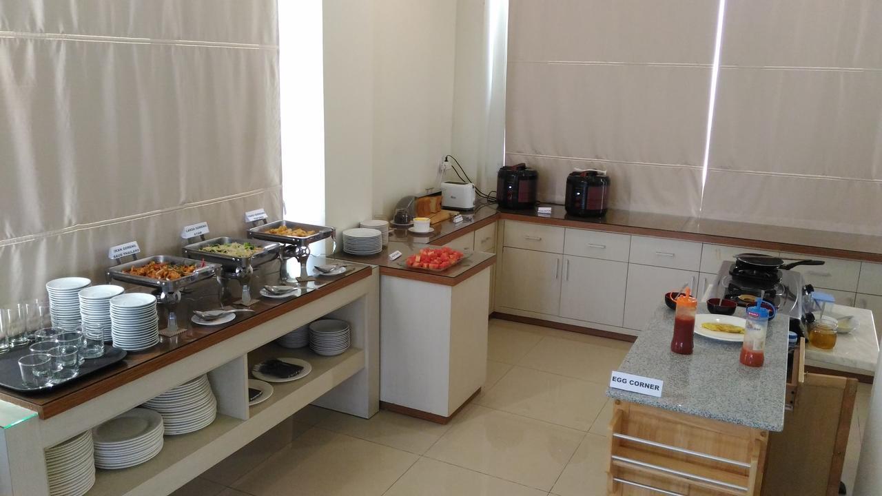 Big Fish Hotel Manado Ngoại thất bức ảnh