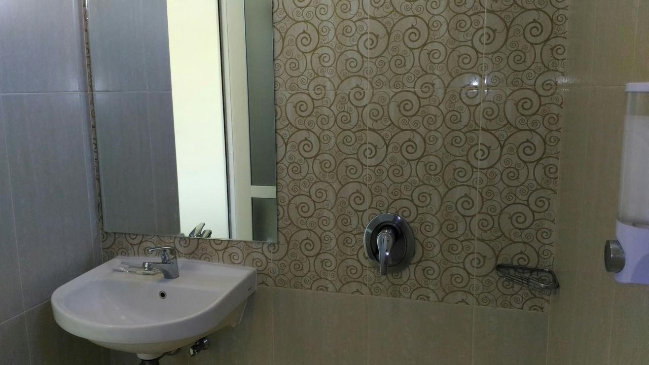 Big Fish Hotel Manado Ngoại thất bức ảnh