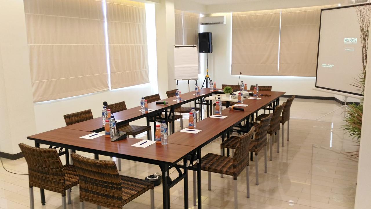 Big Fish Hotel Manado Ngoại thất bức ảnh