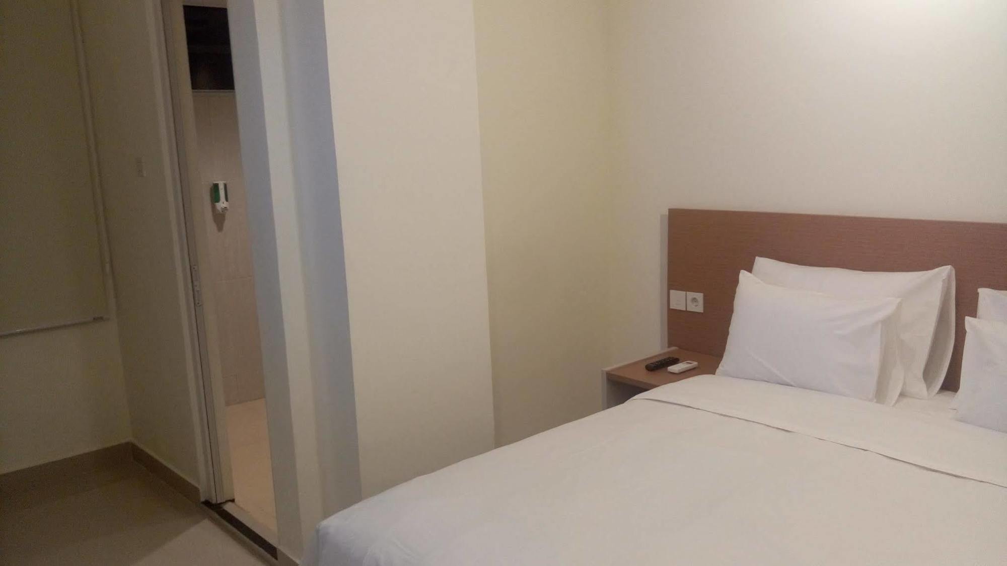Big Fish Hotel Manado Ngoại thất bức ảnh
