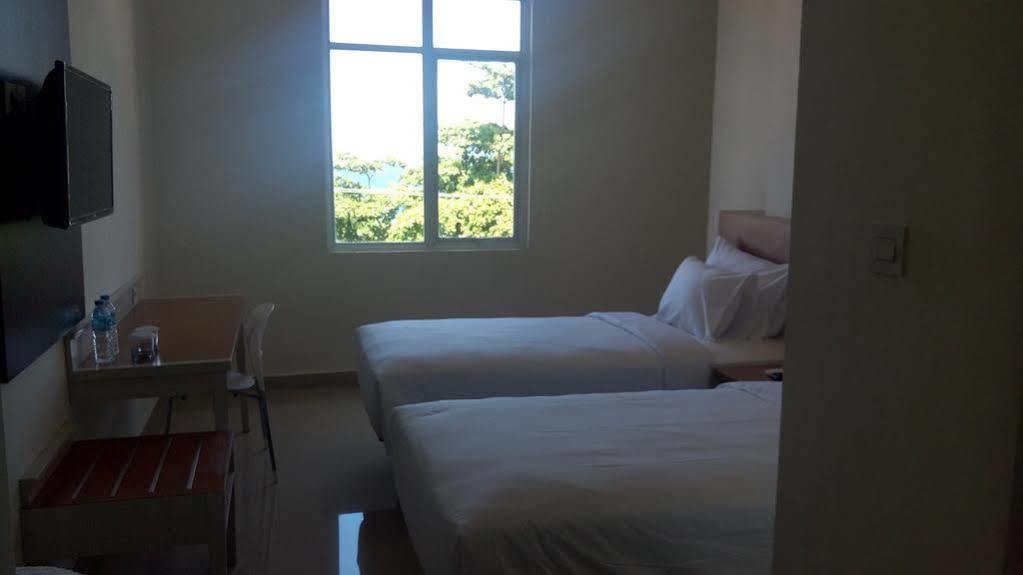 Big Fish Hotel Manado Ngoại thất bức ảnh