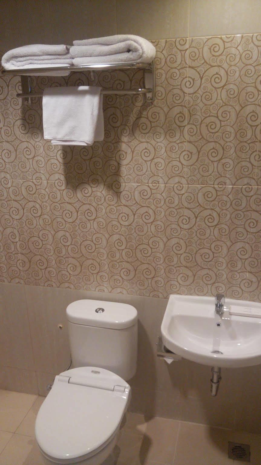 Big Fish Hotel Manado Ngoại thất bức ảnh